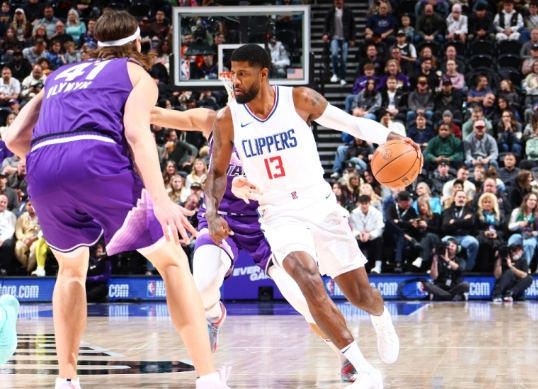 小卡41+5+5 乔治20+5断 哈登12+7+7 快船117-102轻取爵士迎3连胜 小卡41+5+5 乔治20+5断 哈登12+7+7 快船117-102轻取爵士迎3连胜