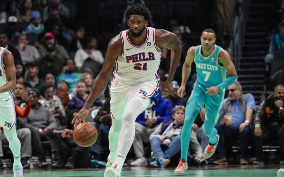 恩比德42+15马克西21分 三球缺阵76人135-82大胜黄蜂 恩比德42+15马克西21分 三球缺阵76人135-82大胜黄蜂