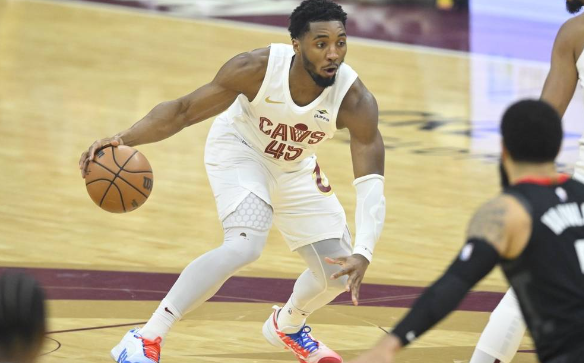 米切尔37+6 范弗里特27+8+17 骑士8人上双 加时135-130力克火箭 米切尔37+6 范弗里特27+8+17 骑士8人上双 加时135-130力克火箭