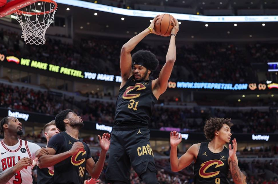 斯特鲁斯26+7 阿伦19+17+7 残阵骑士客场109-95终结公牛3连胜