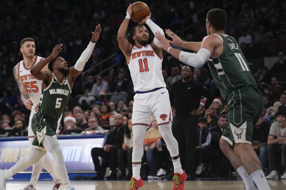 布伦森38分 字母32+13 表哥32+8 尼克斯129-122终结雄鹿7连胜 布伦森38分 字母32+13 表哥32+8 尼克斯129-122终结雄鹿7连胜