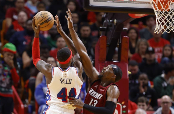 圣诞大战-哈克斯31分马克西低迷12分 核心均缺阵热火119-113胜76人 圣诞大战-哈克斯31分马克西低迷12分 核心均缺阵热火119-113胜76人