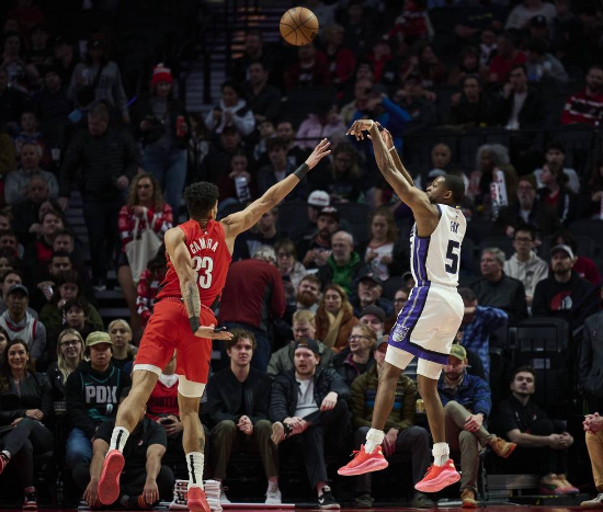 福克斯43+8难救主西蒙斯29分 国王113-130不敌开拓者遭连败 福克斯43+8难救主西蒙斯29分 国王113-130不敌开拓者遭连败