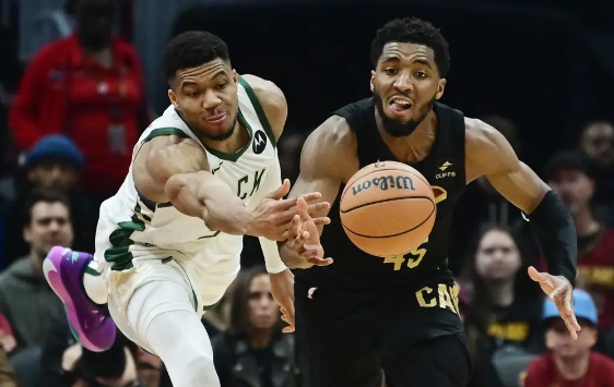 字母哥34+16利指导砍31分 米切尔34分难救主雄鹿119-111胜骑士 字母哥34+16利指导砍31分 米切尔34分难救主雄鹿119-111胜骑士