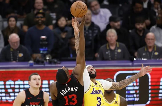 浓眉29+18+6+5帽 老詹18中6 邓罗末节连砍11分 湖人96-110不敌热火 浓眉29+18+6+5帽 老詹18中6 邓罗末节连砍11分 湖人96-110不敌热火