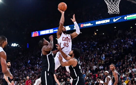 米切尔45+12布里奇斯26分 巴黎赛骑士111-102战胜篮网 米切尔45+12布里奇斯26分 巴黎赛骑士111-102战胜篮网