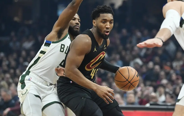 骑士135-95大胜雄鹿 米切尔31+7 尼昂14中13砍33+5 字母哥缺阵 骑士135-95大胜雄鹿 米切尔31+7 尼昂14中13砍33+5 字母哥缺阵