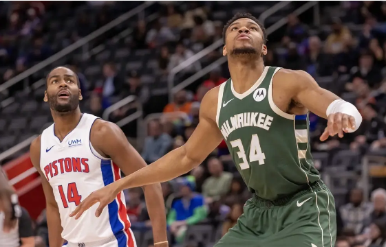 字母哥31+17+10米德尔顿26分 利拉德手感冰凉雄鹿122-113胜活塞 字母哥31+17+10米德尔顿26分 利拉德手感冰凉雄鹿122-113胜活塞