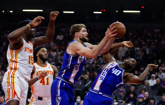 巴恩斯32分默里空砍35+10+6 国王122-107力擒老鹰终结4连败 巴恩斯32分默里空砍35+10+6 国王122-107力擒老鹰终结4连败