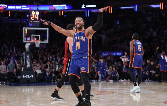 布伦森砍32+8巴特勒28+8遭6连败 尼克斯主场125-109扑灭热火 布伦森砍32+8巴特勒28+8遭6连败 尼克斯主场125-109扑灭热火