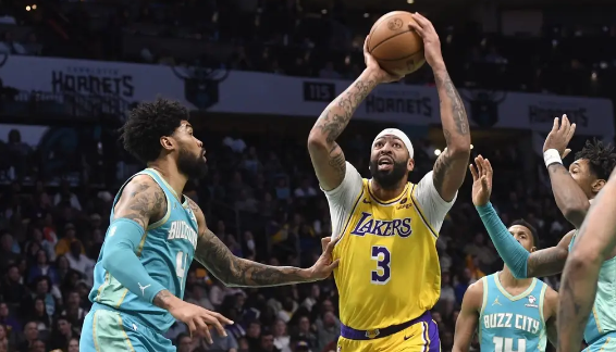 詹姆斯26+7布里奇斯空砍41分 浓眉三双湖人124-118险胜黄蜂 詹姆斯26+7布里奇斯空砍41分 浓眉三双湖人124-118险胜黄蜂