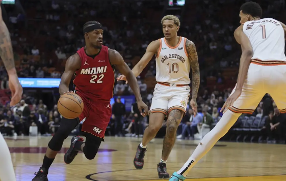 巴特勒三双希罗24+6+7 文班砍两双马刺客场104-116不敌热火 巴特勒三双希罗24+6+7 文班砍两双马刺客场104-116不敌热火