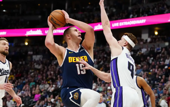 国王102-98逆转送掘金3连败 福克斯关键时刻连得10分 国王102-98逆转送掘金3连败 福克斯关键时刻连得10分