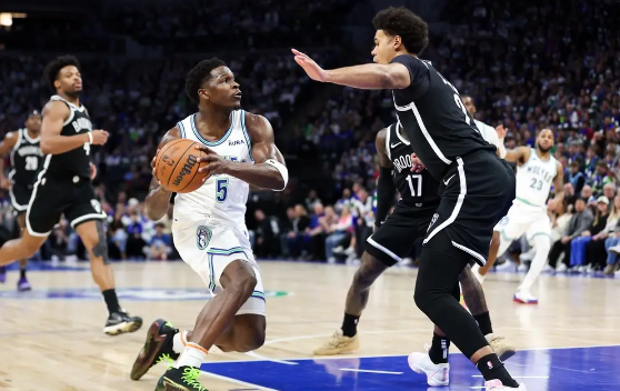 爱德华兹29+8西蒙斯伤退 唐斯28分森林狼101-86送篮网4连败 爱德华兹29+8西蒙斯伤退 唐斯28分森林狼101-86送篮网4连败