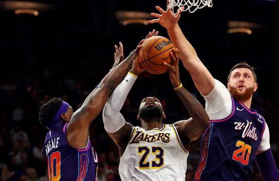 詹姆斯空砍28+7+12杜兰特22分 太阳123-113力克湖人终结2连败 詹姆斯空砍28+7+12杜兰特22分 太阳123-113力克湖人终结2连败