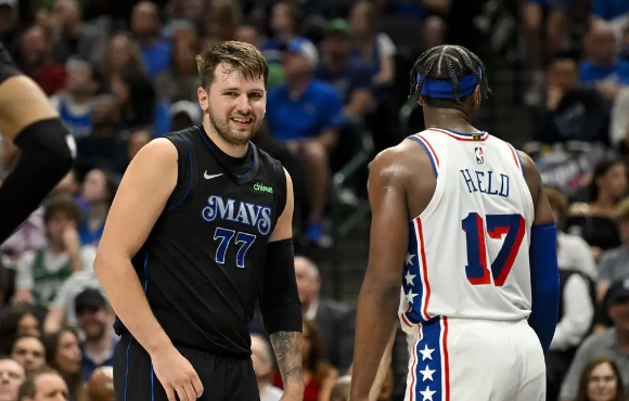 马克西24分 东契奇38+11+10 欧文28+5 76人120-116力克独行侠 马克西24分 东契奇38+11+10 欧文28+5 76人120-116力克独行侠