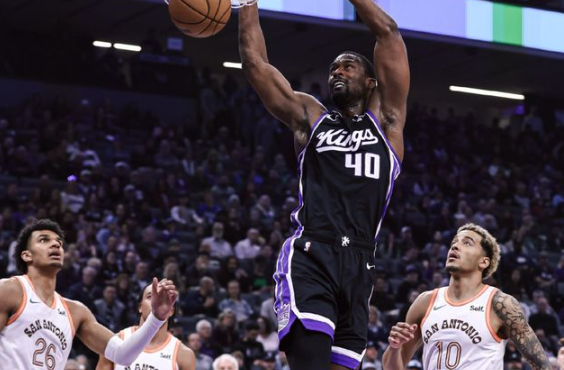 马刺4人得分20+!萨博尼斯31+17+9 国王131-129险胜马刺 马刺4人得分20+!萨博尼斯31+17+9 国王131-129险胜马刺