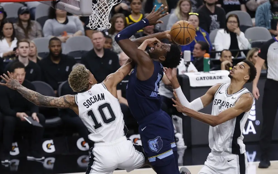 小贾伦准绝杀全场砍28+7 文班空砍31+16马刺97-99不敌灰熊 小贾伦准绝杀全场砍28+7 文班空砍31+16马刺97-99不敌灰熊