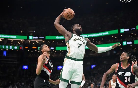 布朗26分艾顿22+14 塔图姆缺阵凯尔特人124-107轻取开拓者 布朗26分艾顿22+14 塔图姆缺阵凯尔特人124-107轻取开拓者