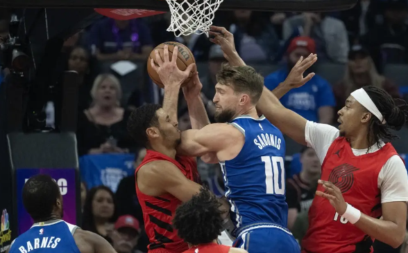 国王121-82大胜开拓者 福克斯24分 小萨18+11+9 国王121-82大胜开拓者 福克斯24分 小萨18+11+9