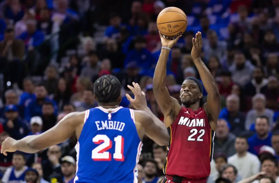 大帝23+15巴特勒带伤苦撑 76人105-104险胜热火挺进季后赛 大帝23+15巴特勒带伤苦撑 76人105-104险胜热火挺进季后赛