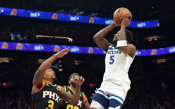 爱德华兹40+9布克49分 杜兰特空砍33分太阳遭森林狼横扫 爱德华兹40+9布克49分 杜兰特空砍33分太阳遭森林狼横扫