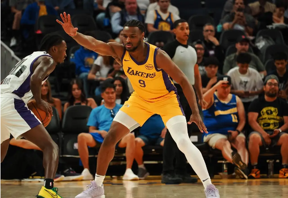 NBA夏联-布朗尼首秀9中2得4分 克内克特12中3 湖人不敌国王