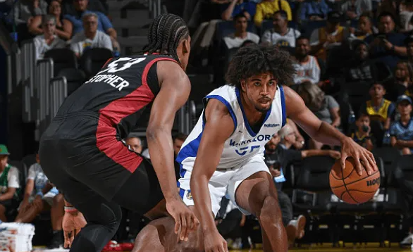 NBA夏联-汤普森27+7 15号秀韦尔12+6+5帽 勇士105-66大胜热火 NBA夏联-汤普森27+7 15号秀韦尔12+6+5帽 勇士105-66大胜热火