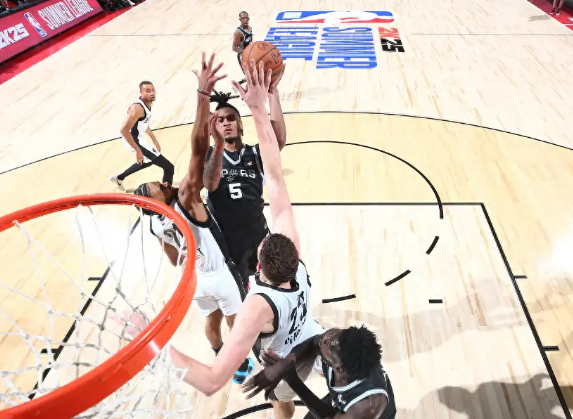 NBA夏联-马刺4号秀轰22分闪耀,克林根首秀8中1仅4+13,崔永熙未上场 NBA夏联-马刺4号秀轰22分闪耀,克林根首秀8中1仅4+13,崔永熙未上场