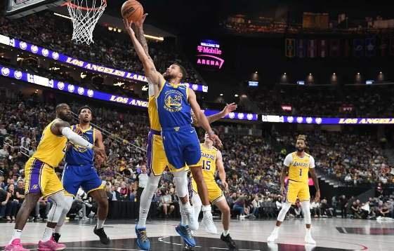 库里16+6浓眉24+12 布朗尼5中1勇士111-97轻取湖人 库里16+6浓眉24+12 布朗尼5中1勇士111-97轻取湖人