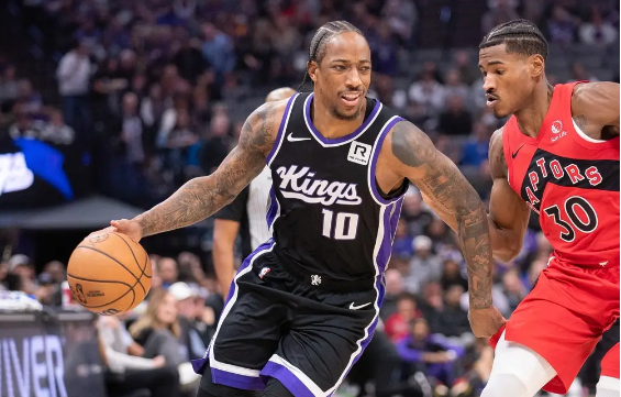 小萨17+11+13 德罗赞27分 巴雷特23分 国王逆转猛龙