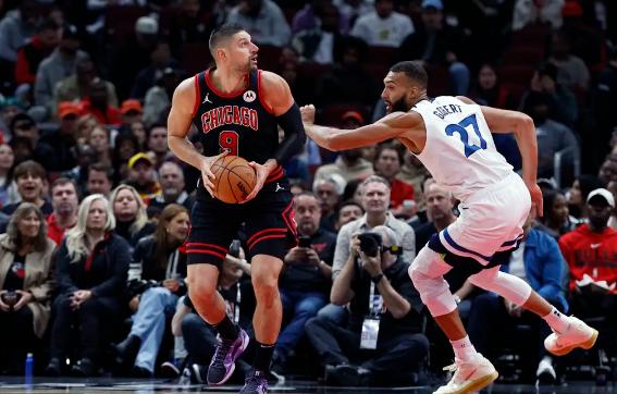 华子33+8+6 兰德尔22+10 怀特24+8 森林狼逆转送公牛4连败