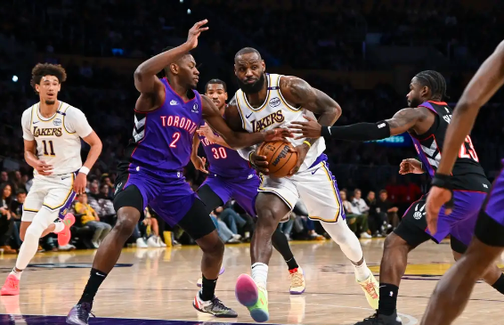 浓眉22分&伤退 詹姆斯三双 里夫斯27+6 湖人送猛龙4连败