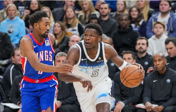 小萨27+12 爱德华兹29分 国王3人20+卡位战送森林狼4连败 小萨27+12 爱德华兹29分 国王3人20+卡位战送森林狼4连败