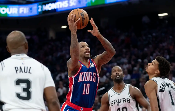 文班34+13+11 保罗11+10 德罗赞28+7 马刺险胜国王 文班34+13+11 保罗11+10 德罗赞28+7 马刺险胜国王