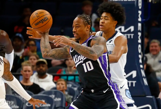 莫兰特13中2&两T被驱逐 德罗赞26分 灰熊力克国王 莫兰特13中2&两T被驱逐 德罗赞26分 灰熊力克国王