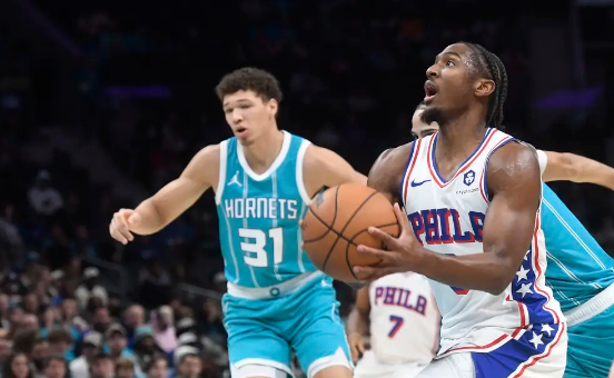 马克西40+5+5+4断 乔治33+8 三球复出15中5 76人力擒黄蜂