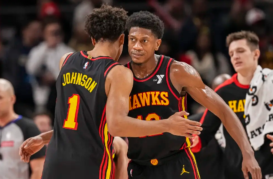 J-约翰逊28+13 吹杨11+15 希罗28+7+10 老鹰扑灭热火取3连胜 J-约翰逊28+13 吹杨11+15 希罗28+7+10 老鹰扑灭热火取3连胜