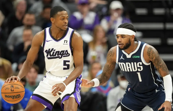 福克斯33+6 欧文&克莱缺阵 丁威迪30+6 国王胜独行侠止6连败 福克斯33+6 欧文&克莱缺阵 丁威迪30+6 国王胜独行侠止6连败