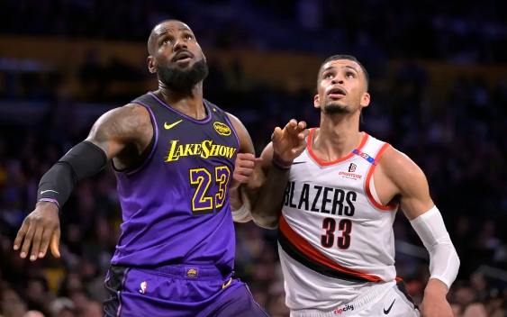 詹姆斯38+8西蒙斯23分 浓眉缺阵湖人114-106胜开拓者 詹姆斯38+8西蒙斯23分 浓眉缺阵湖人114-106胜开拓者