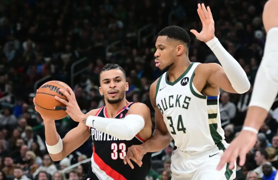 A-西蒙斯28+8 字母哥31+11 利拉德致命失误 开拓者险胜雄鹿 A-西蒙斯28+8 字母哥31+11 利拉德致命失误 开拓者险胜雄鹿