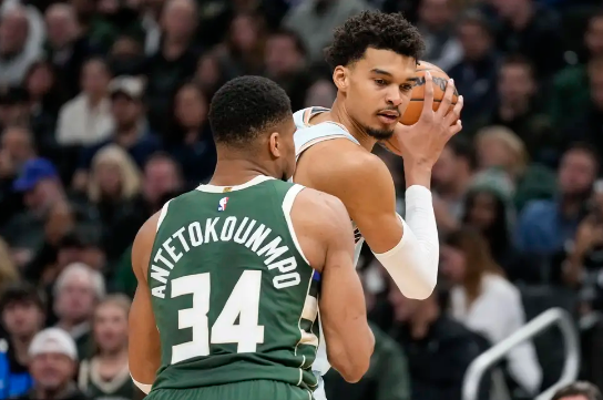 字母哥25+16+8 文班10分赛季第二低 雄鹿轻取马刺 字母哥25+16+8 文班10分赛季第二低 雄鹿轻取马刺