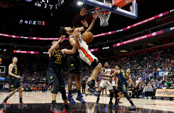 库里17+10+6 桑托斯13+5 康宁汉姆32+6+8 勇士终结活塞5连胜 库里17+10+6 桑托斯13+5 康宁汉姆32+6+8 勇士终结活塞5连胜