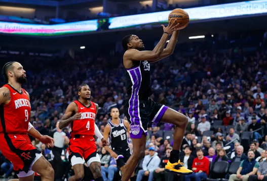 德罗赞末节16分 格林28+5&绝平三分不中 国王终结火箭5连胜 德罗赞末节16分 格林28+5&绝平三分不中 国王终结火箭5连胜