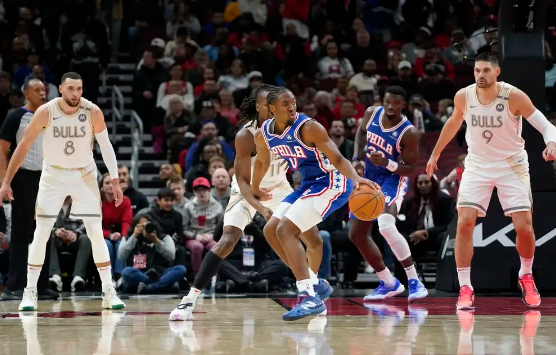 马克西31+5+9 乌布雷22+12 乔治伤退 76人逆转胜公牛 马克西31+5+9 乌布雷22+12 乔治伤退 76人逆转胜公牛