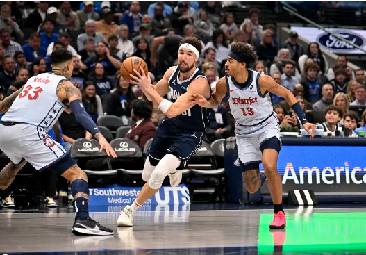 克莱23分+单节7三分 普尔15+6+6 独行侠6人上双送奇才14连败