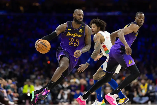 马克西43分 浓眉伤退 布朗尼3板1助 LBJ准“4双” 76人胜湖人 马克西43分 浓眉伤退 布朗尼3板1助 LBJ准“4双” 76人胜湖人