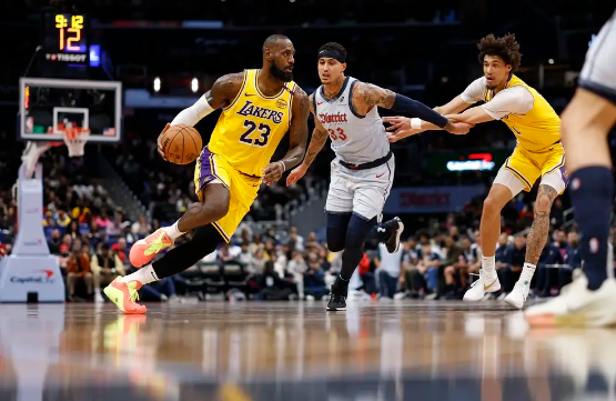 詹姆斯24+11 布朗尼5分2板2助 湖人38分大胜送奇才16连败 詹姆斯24+11 布朗尼5分2板2助 湖人38分大胜送奇才16连败