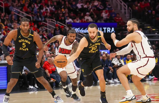 库里27分巴特勒19+8 勇士5首发全上双105-98击败火箭