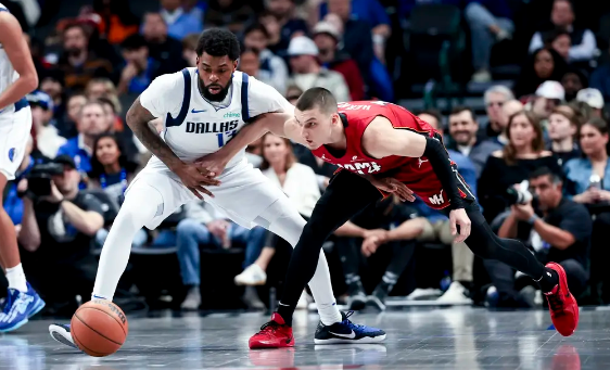 埃克萨姆27分希罗空砍40+8 欧文克莱缺阵独行侠118-113胜热火 埃克萨姆27分希罗空砍40+8 欧文克莱缺阵独行侠118-113胜热火